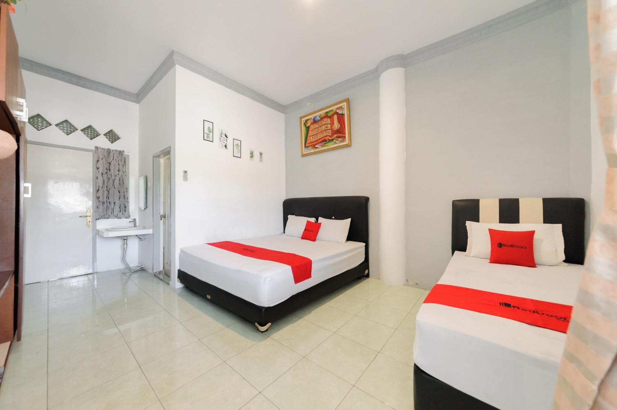 Hotel Reddoorz Syariah At Florensa
