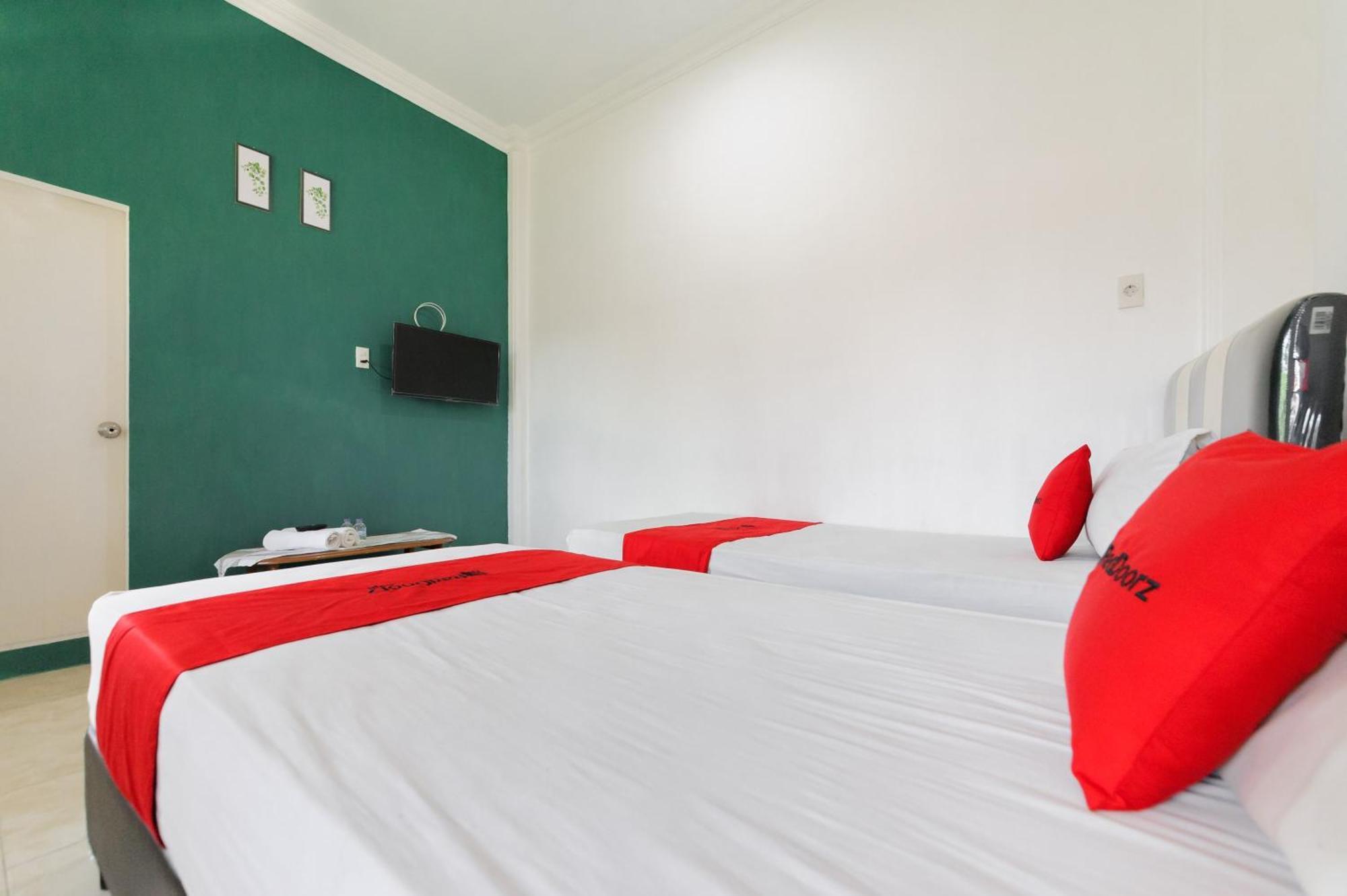 Hotel Reddoorz Syariah At Florensa 2*