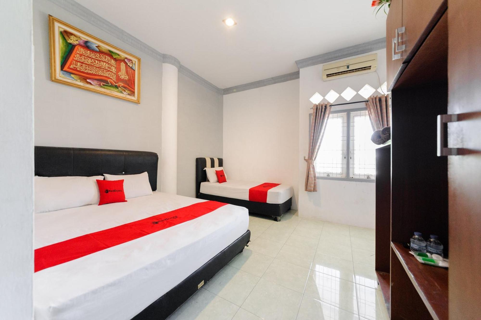 Hotel Reddoorz Syariah At Florensa 2*