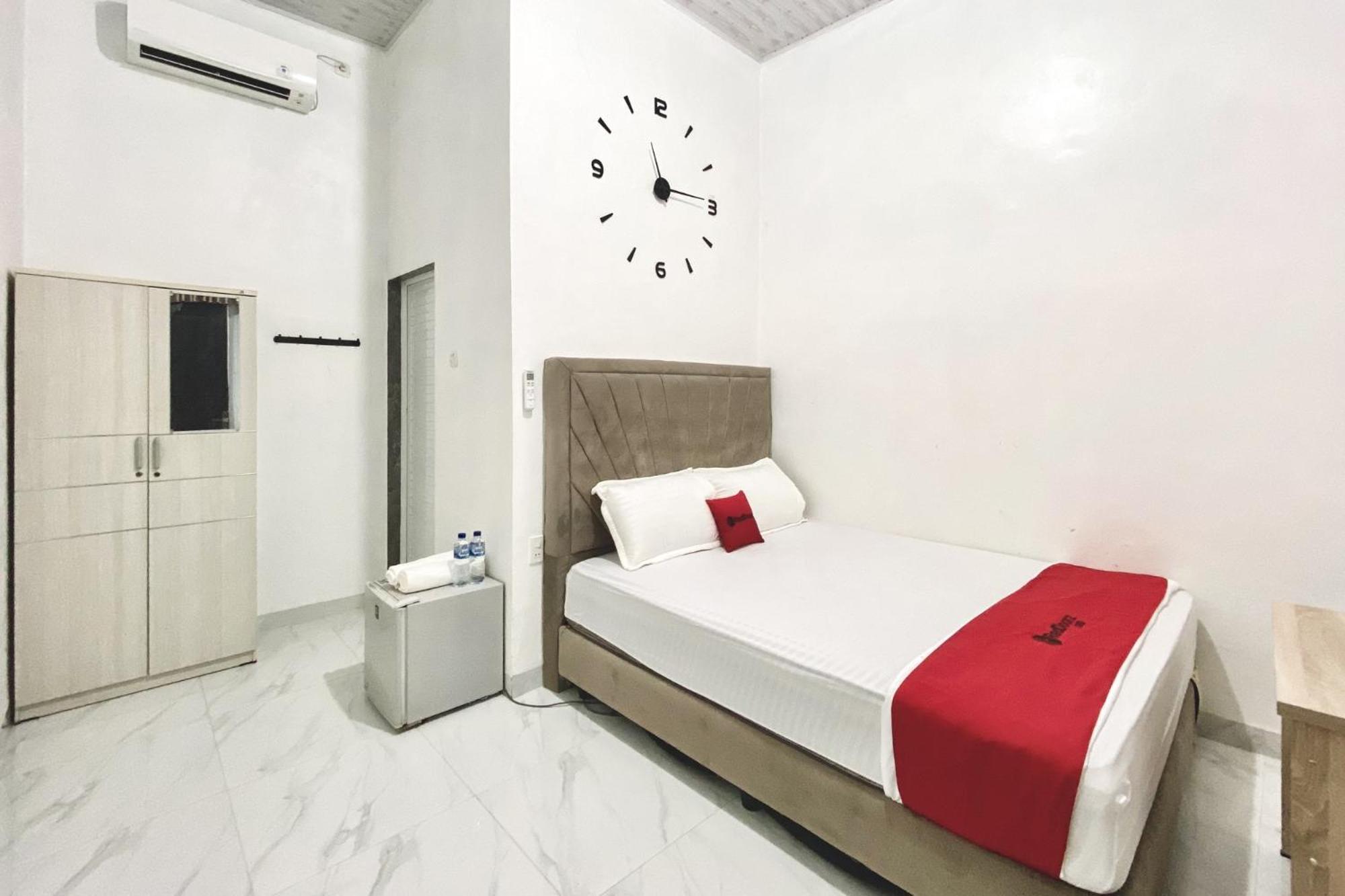 Reddoorz Syariah At Florensa 2*
